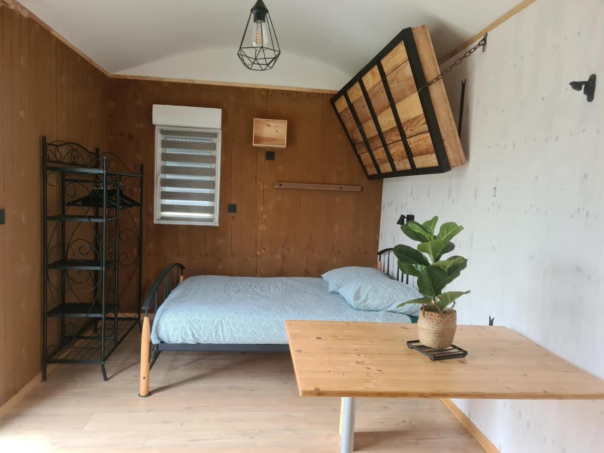 Les Milles Bottes Et Ses Roulottes Villa Encausse-les-Thermes Exteriör bild