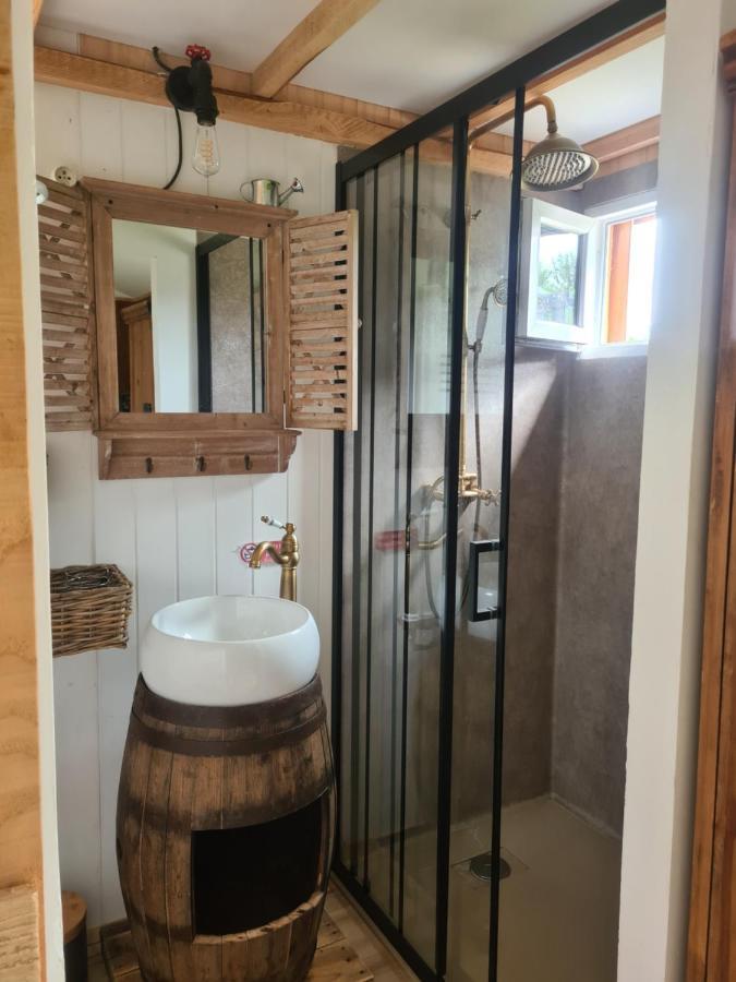Les Milles Bottes Et Ses Roulottes Villa Encausse-les-Thermes Exteriör bild