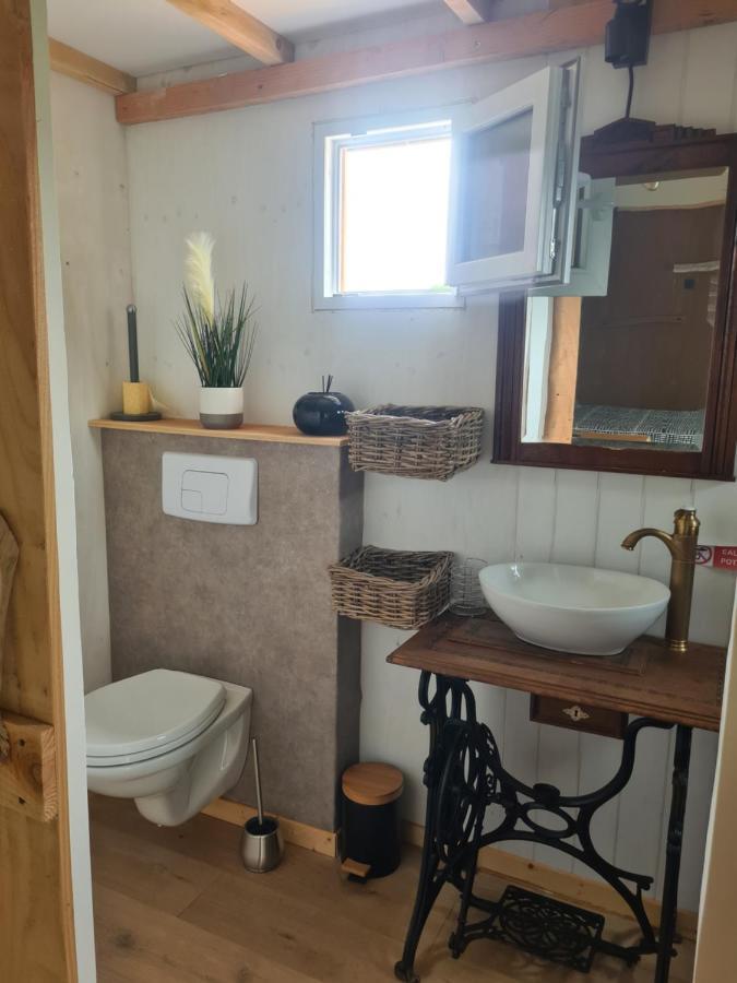 Les Milles Bottes Et Ses Roulottes Villa Encausse-les-Thermes Exteriör bild