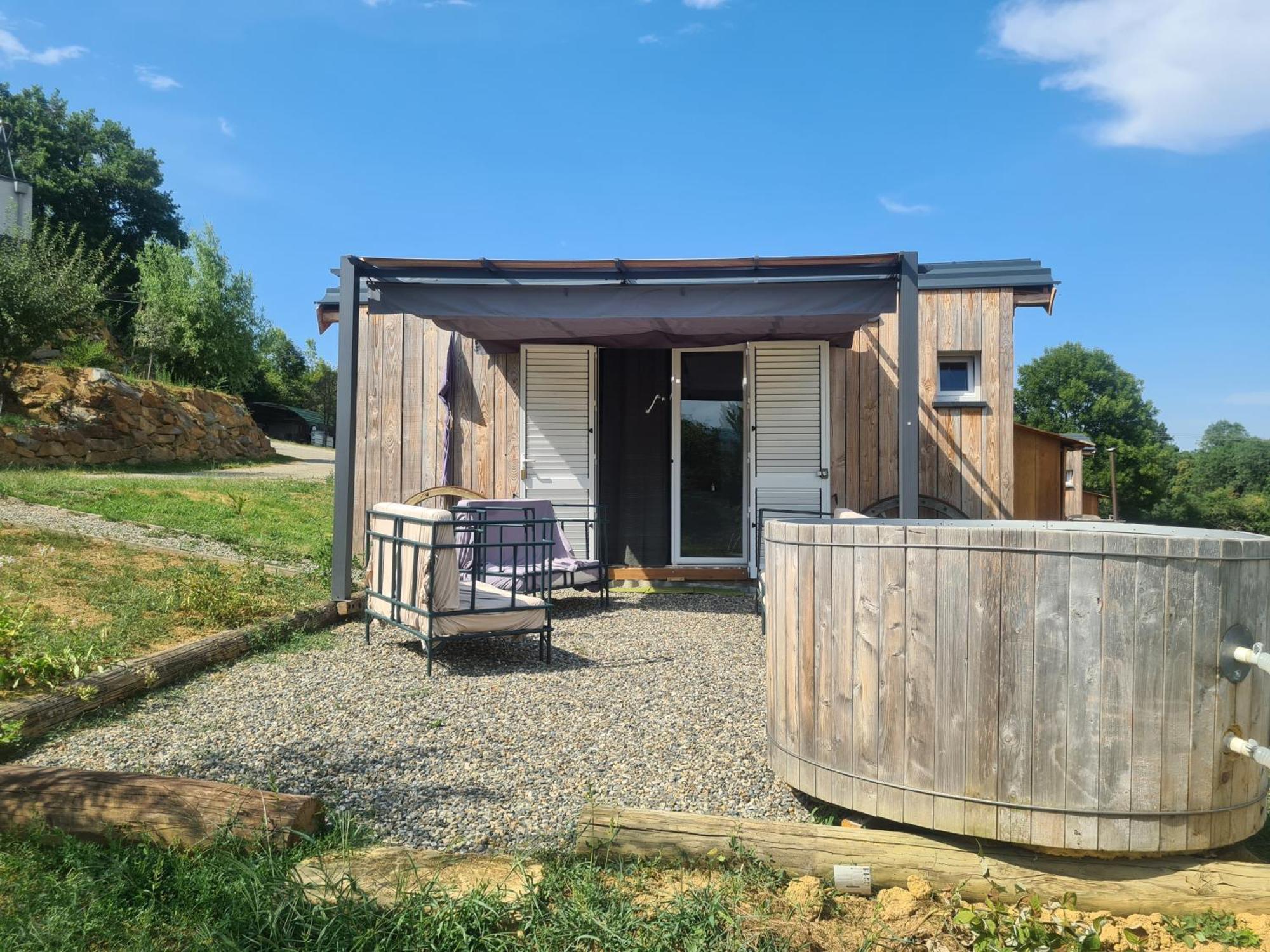 Les Milles Bottes Et Ses Roulottes Villa Encausse-les-Thermes Exteriör bild